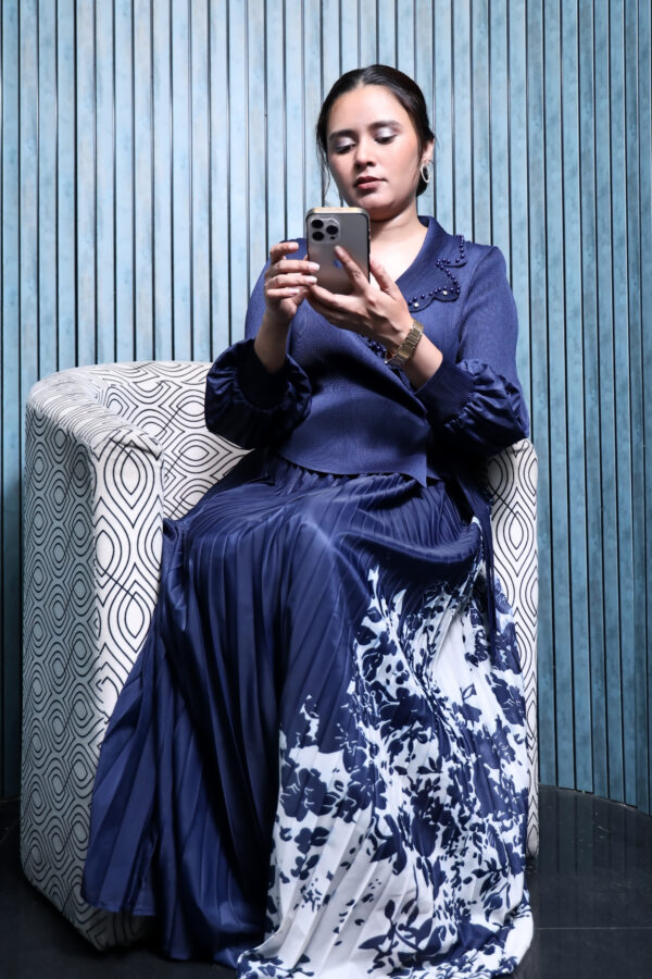 Elegant Long Gown - Image 3